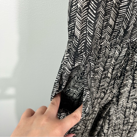 Loft Black & White Pattern Lightweight Jogger Leg Tank Top Jumpsuit Romper XS - Picture 4 of 6